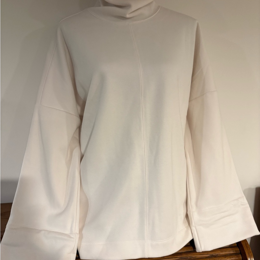 ATHLETA Women’s Cream mock neck long sleeve Sweatshirt size medium